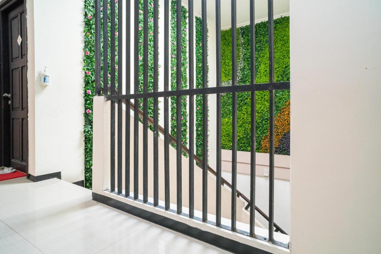 Reddoorz Syariah Near Marvel City Mall 2 Surabaya Dış mekan fotoğraf
